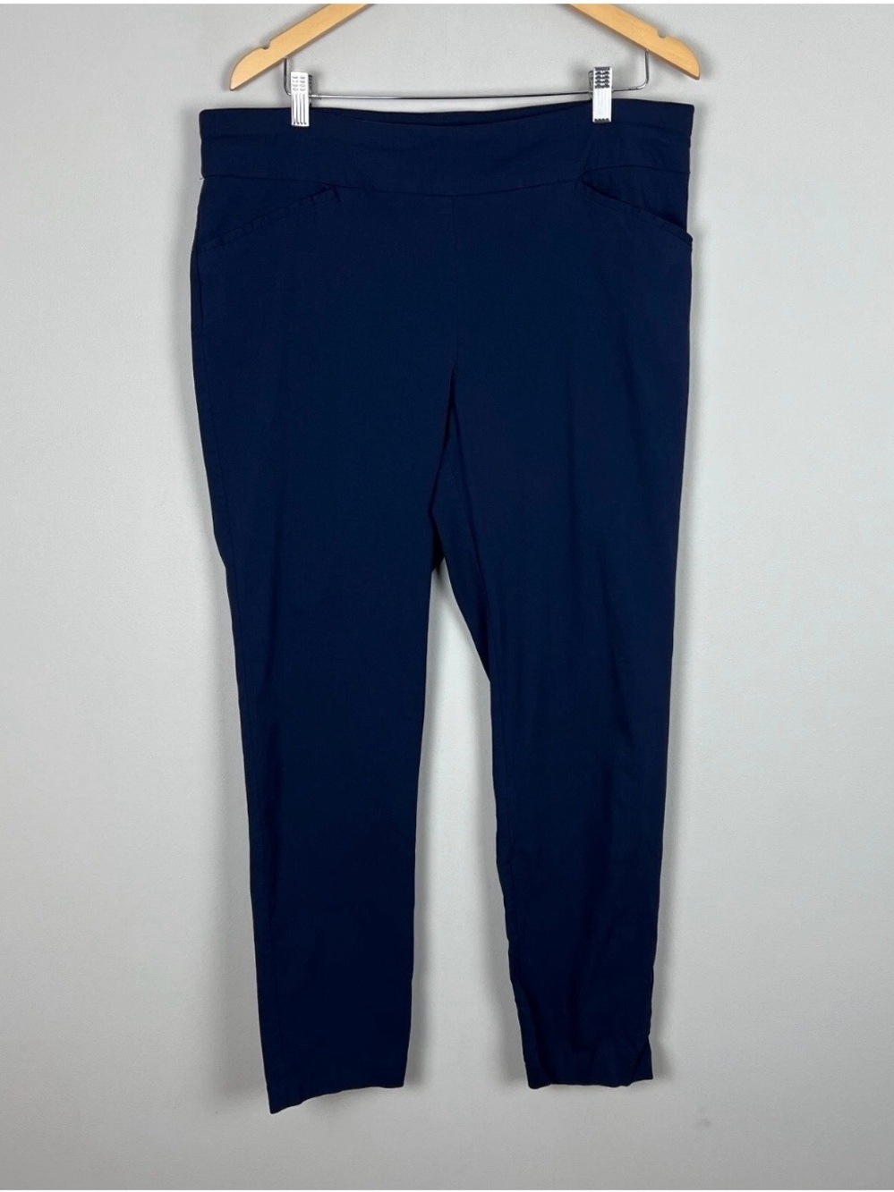 Women’s Chicos navy pull on pants. Size 3/16. Measurements in photos.